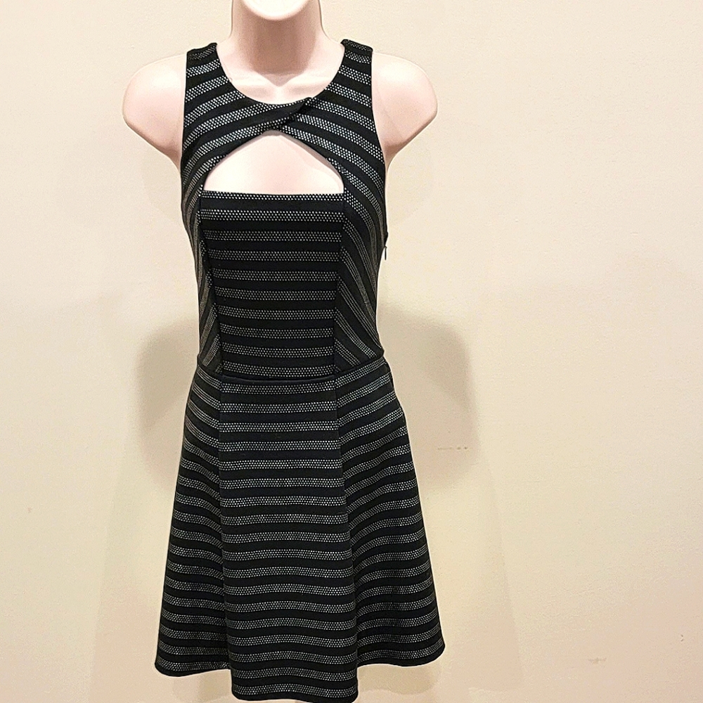 Black sleeveless dress